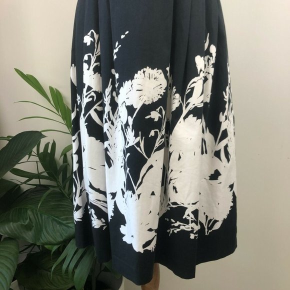 Jacqui E Black Floral Fit Flare Dress Size 12 Sleeveless Corporate Formal V Neck - Picture 2 of 7